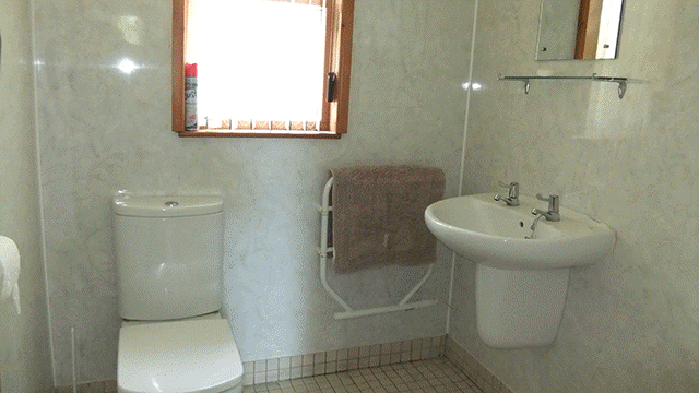 Lodge 1 Bathroom