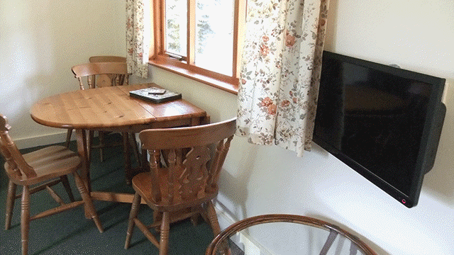 Lodge 2 Dining Area